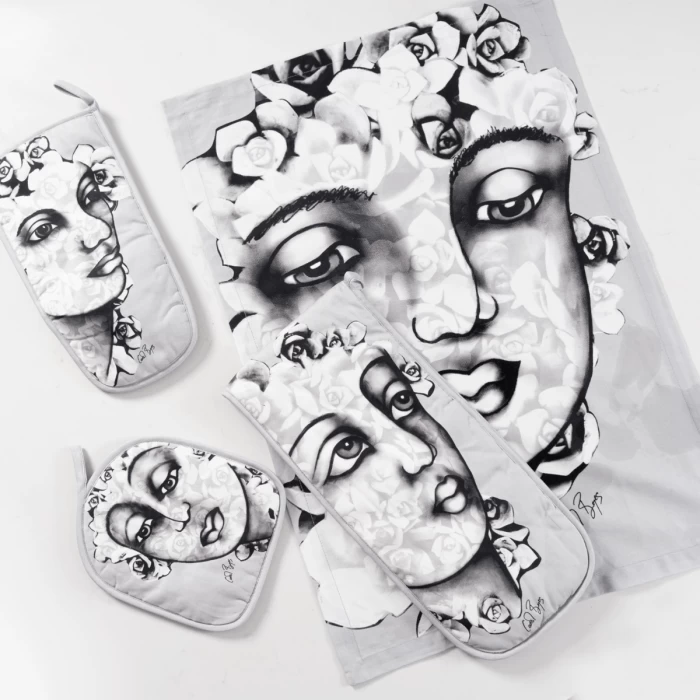 Carrol Boyes Oven Glove Mono Succulent Faces UOGM-SFC-PE-BL 4 Carrol Boyes Oven Glove Mono Succulent Faces UOGM-SFC-PE-BL - Image 2