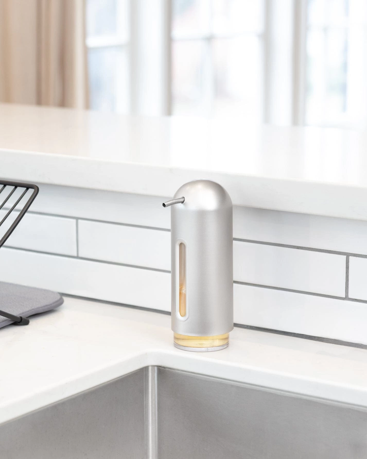 Umbra Penguin Pump Nickel UMB330190410 4 Umbra Penguin Pump Nickel UMB330190410 - Image 2